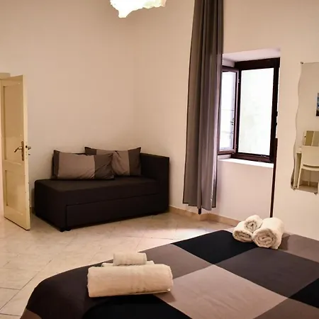 Apartment Sikelia House *